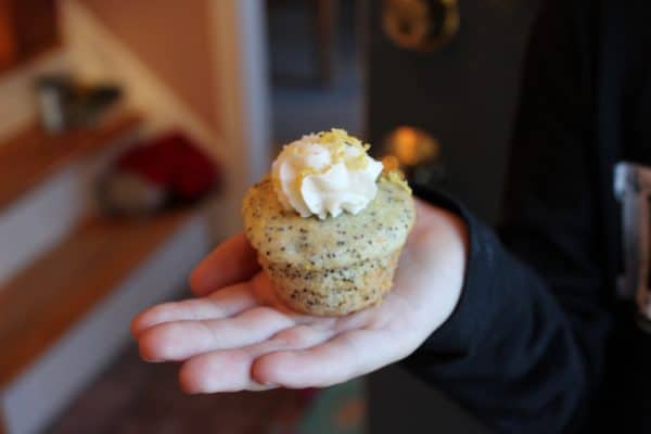 Lemon Poppyseed Cupcakes - Juggling with Julia