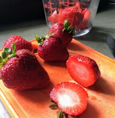 Sliced strawberries - Juggling with Julia