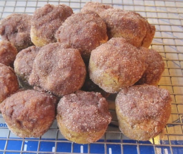 Mini Cinnamon Sugar Pumpkin Muffins -- Juggling With Julia