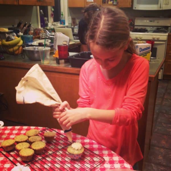 Mini Lemon Poppyseed Cucapkes -- Juggling with Julia