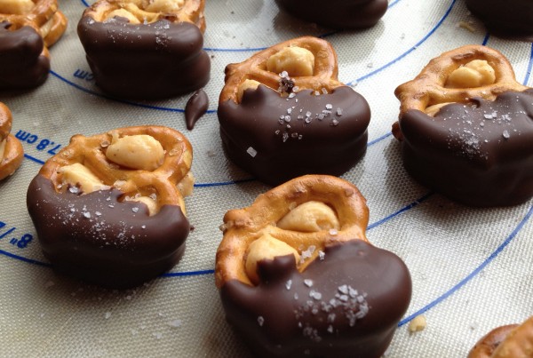 Pretzels Stuffed with Pumpkin Cream Cheese Frosting -- Juggling With Julia